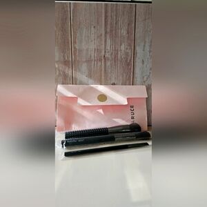 LARUCE BEAUTY  3 Pc Makeup Brush Set Kabuki, Highlighter & Small Angle Brush